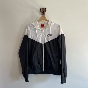 Nike windbreaker. Size: Boys XL